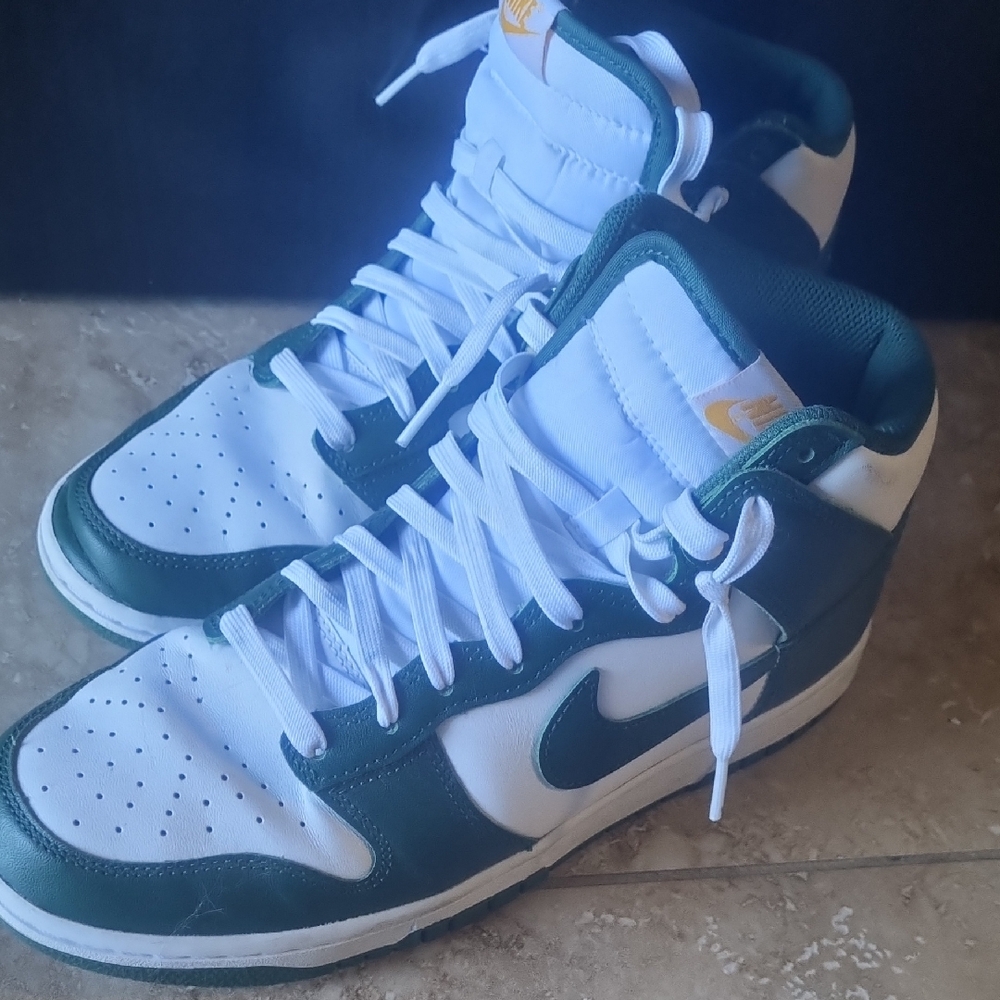 Nike Men's Sneakers in Green and White